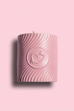HIGH ON LOVE PINK MASSAGE CANDLE STRAWBERRIES AND CHAMPAGNE 220ML
