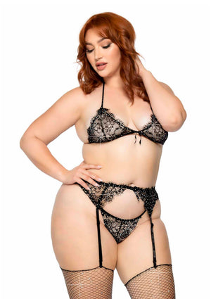 Haut soutien-gorge dentelle, string et porte-jarretelles grande taille