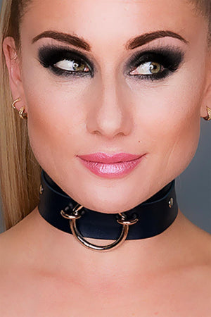 KINKY DIVA O-RING FRONT COLLAR BLACK/GOLD