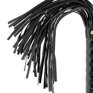 Begme – Black edition flogger en cuir vegan