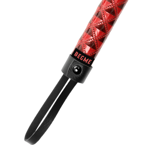 Begme – Flogger en cuir végan édition rouge