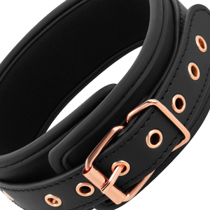 Coquette Chic Desire – Collier pince tip fantaisie avec doublure en néoprène