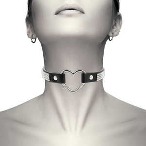 COQUETTE CHIC DESIRE – Choker en cuir vegan cœur