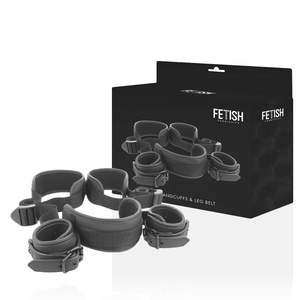 Fetish Submissive – Position jambes ouvertes avec menottes doublées en noprène