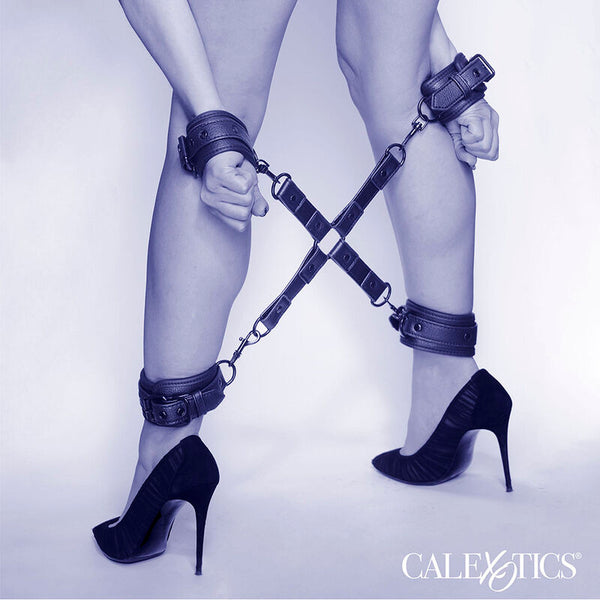 CALEXOTICS - NOCTURNAL CONECTOR HOG TIE VERSTELBAAR CUERO NEGRO