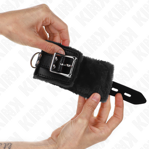 Kink – Appui-poignets doublés de fourrure noir avec ceinture noire réglable 17-29 cm x 6 cm