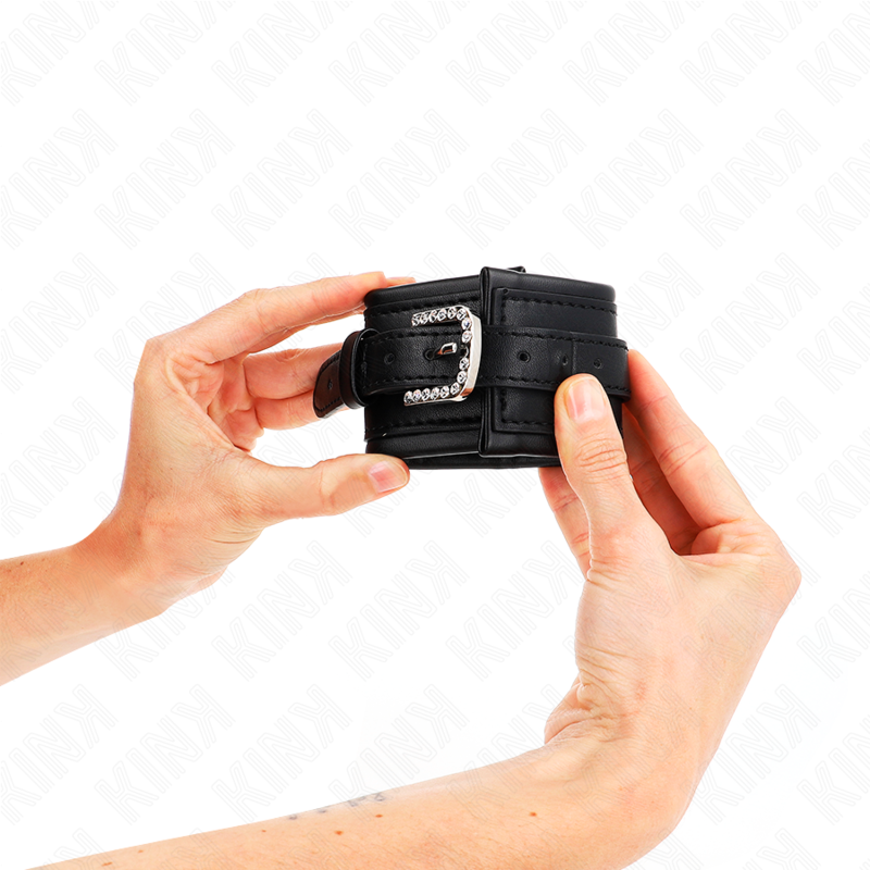 KINK - ZWARTE MUÑEQUERAS MET VERSTELBARE IMITATIEDIAMANTEN HEBILLA 25-32 CM X 5,5 CM