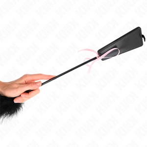 Kink – Plumes chacouillées avec noeud de ruban rose 49 cm