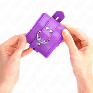 Kink – Appui-poignets doublés de fourrure avec trous carrés violet et ceinture violet réglable 17-29 cm x 6 cm