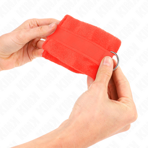 Kink – Manchettes débutant en fourrure rouge 30 x 7 cm