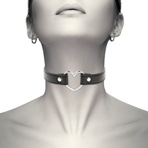 Coquette Chic Desire – Collier cuir vegan femme accessoire coeur