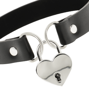 Coquette Chic Desire – Collier en cuir vegan avec accessoire coeur avec cl?