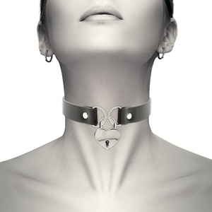 Coquette Chic Desire – Collier en cuir vegan avec accessoire coeur avec cl?